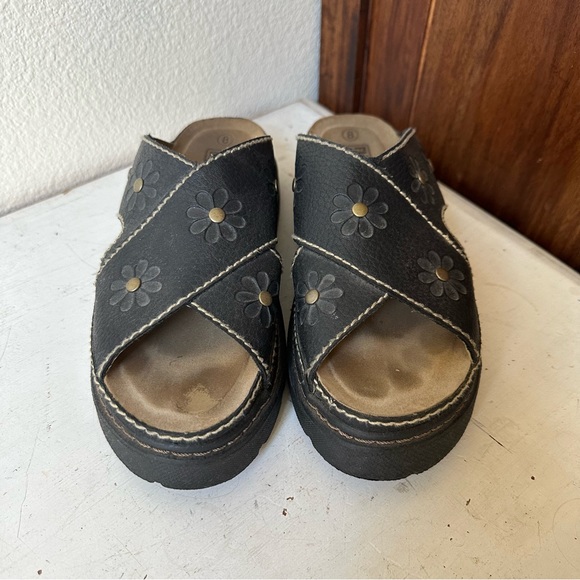 Faded Glory Sunflower Sandals - Picture 2 of 5